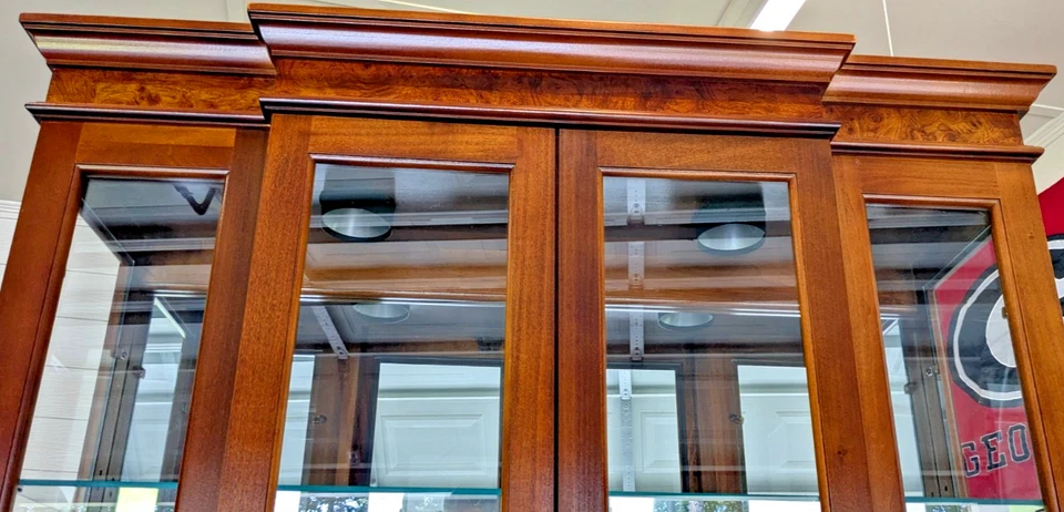 VTG PULASKI BREAKFRONT LIGHTED CURIO BURLED WOOD 4 GLASS SHELVES 76"H 42"W 13"D - Image 2 of 4