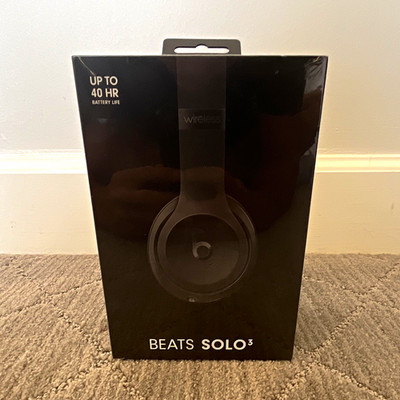 Beats by Dr. Dre Solo3 Wireless Bluetooth On-Ear Headphones Black Rechargeable