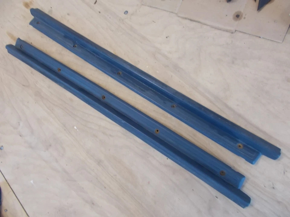 Синие накладки на порог двери Nissan Pulsar NX SE LH RH 87 88 89 90 б/у от оригинального производителя - Изображение 2 из 2