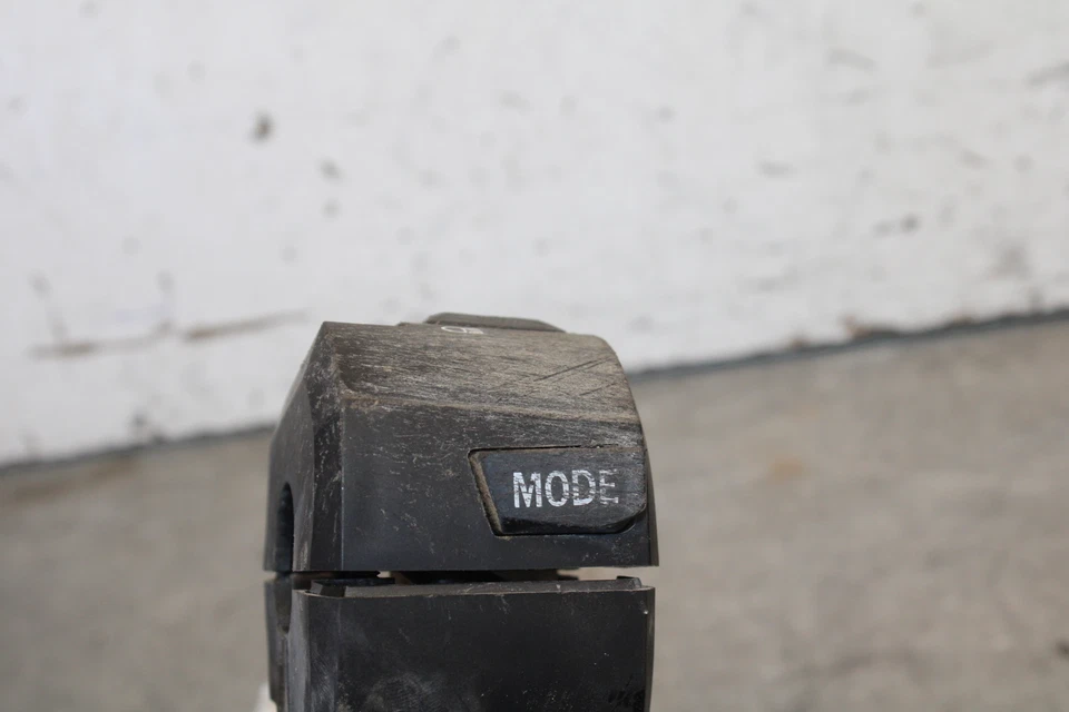 11-24 SUZUKI GSXR750 CLIP IZQUIERDO EN MANGO BOCINA SEÑALES INTERRUPTOR BB687 Foto 4 de 4