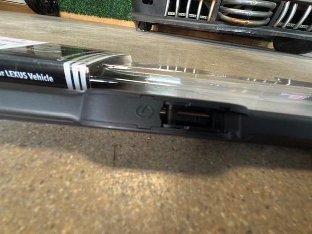 (1) GENUINO LEXUS 85222AZ002LA - igual que concesionario Foto 2 de 4