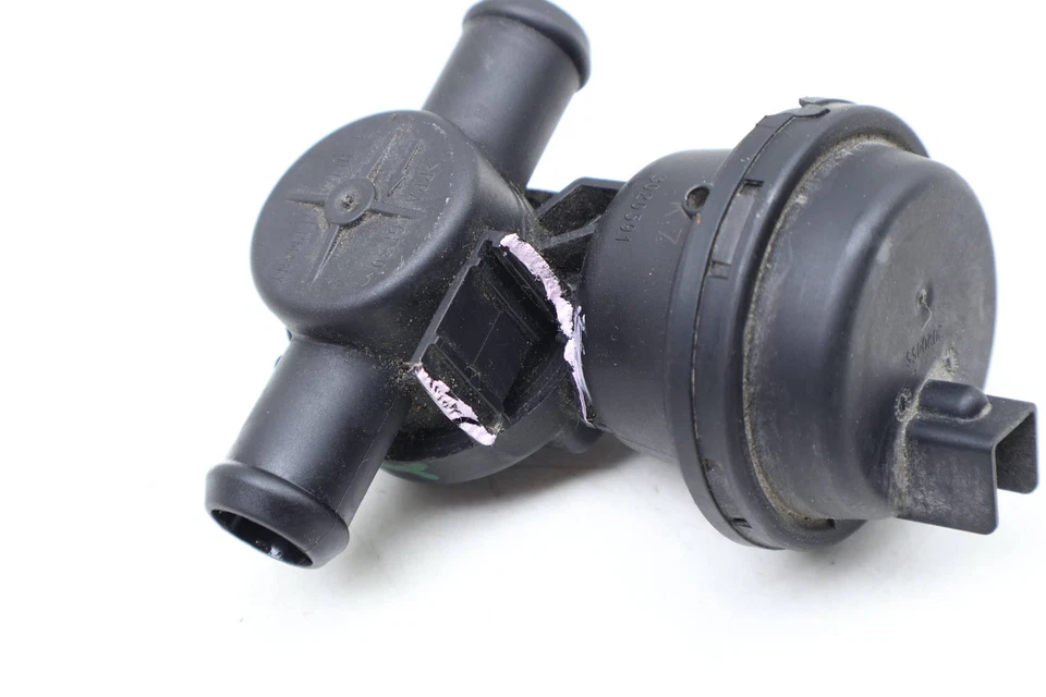 AUDI S5 2013-2016 3,0 L - Válvula de refrigeración de calefacción 06E819809C Foto 3 de 4