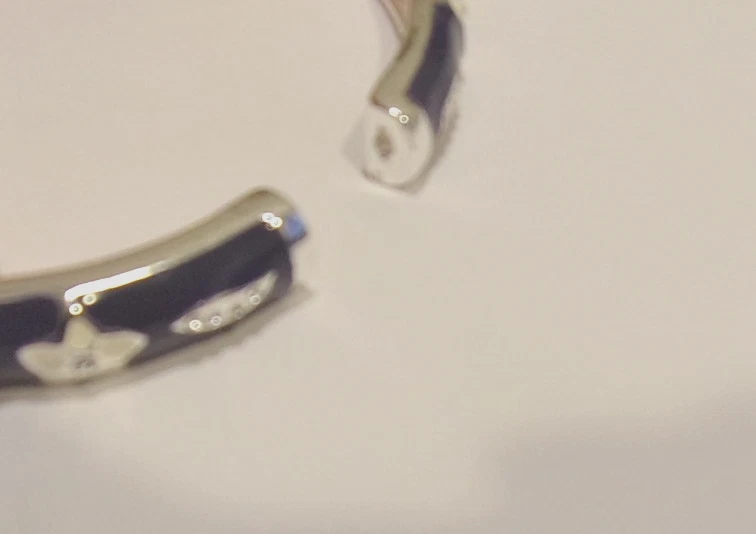 Brazalete Brazalete Joan Boyce Azul Marino y Marfil Blanco Esmalte, Cristales Transparentes con Bisagras Foto 4 de 4