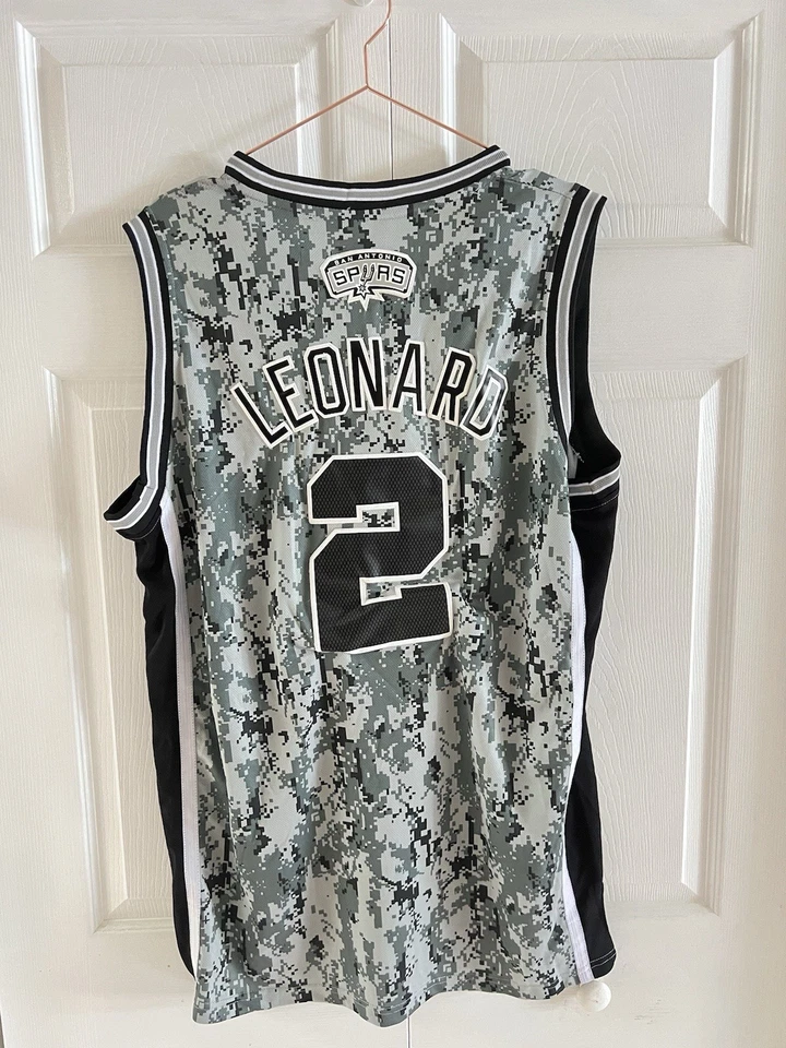 Camiseta Kawhi Leonard #2 San Antonio Spurs tamanho XXL camuflagem NBA Adidas - Imagem 3 de 4