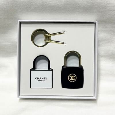 コレクション Chanel novelty with box CHANEL Novelty La Collection Padlock Keyring Keychain Box Included