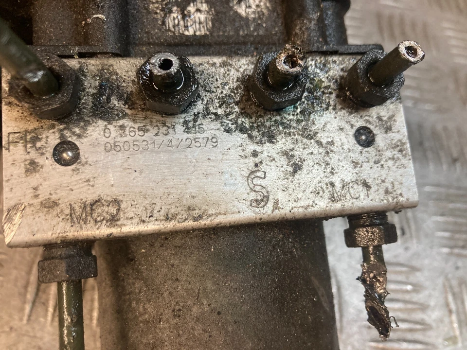 NISSAN ALMERA SE MK2 5DR 2005 1.5 PETROL ABS PUMP 0265231415 - Image 3 of 3