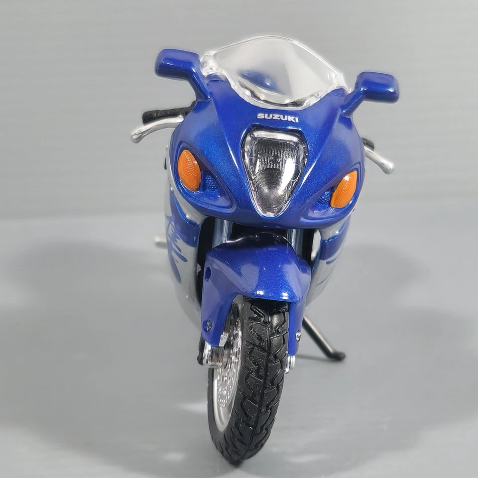 Suzuki GSX1300R Motorcycle 1:18 Scale Diecast Collection Replica by Maisto 2001 - Image 2 of 4
