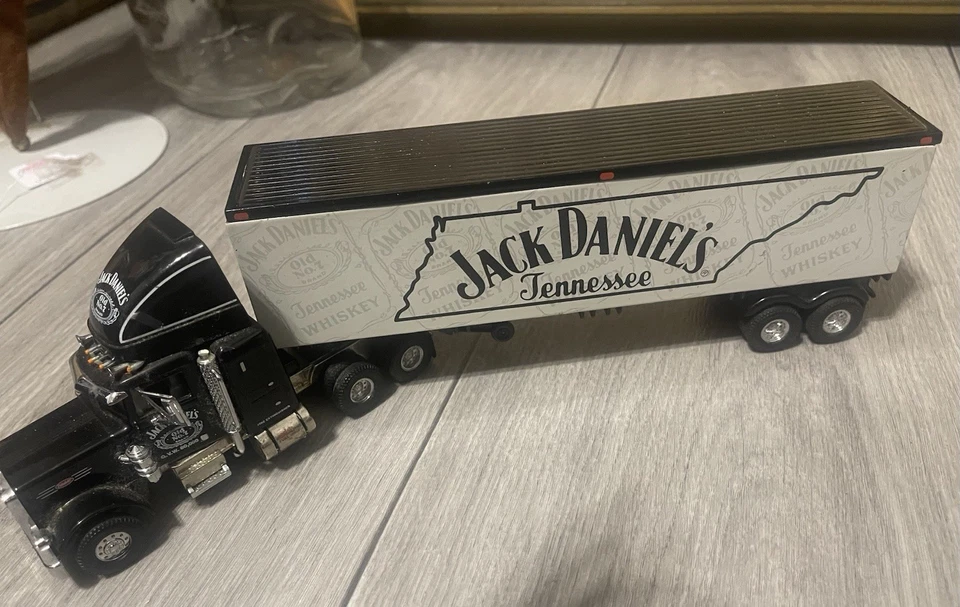 Remolque tractor Matchbox Jack Daniels PETERBILT de 18 ruedas fundido a presión Foto 3 de 4