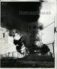 LARGE 1964 Press Photo Burning Naphtha Tank, Pure Oil Company - SSA31675
