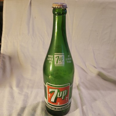 Vintage 7up Acl 28 oz Soda Bottle 1961  .