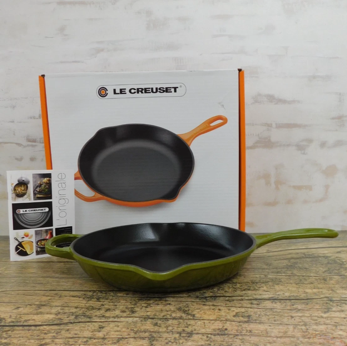 Le Creuset Signature Cast Iron 10.75 Inch Skillet, Olive - New
