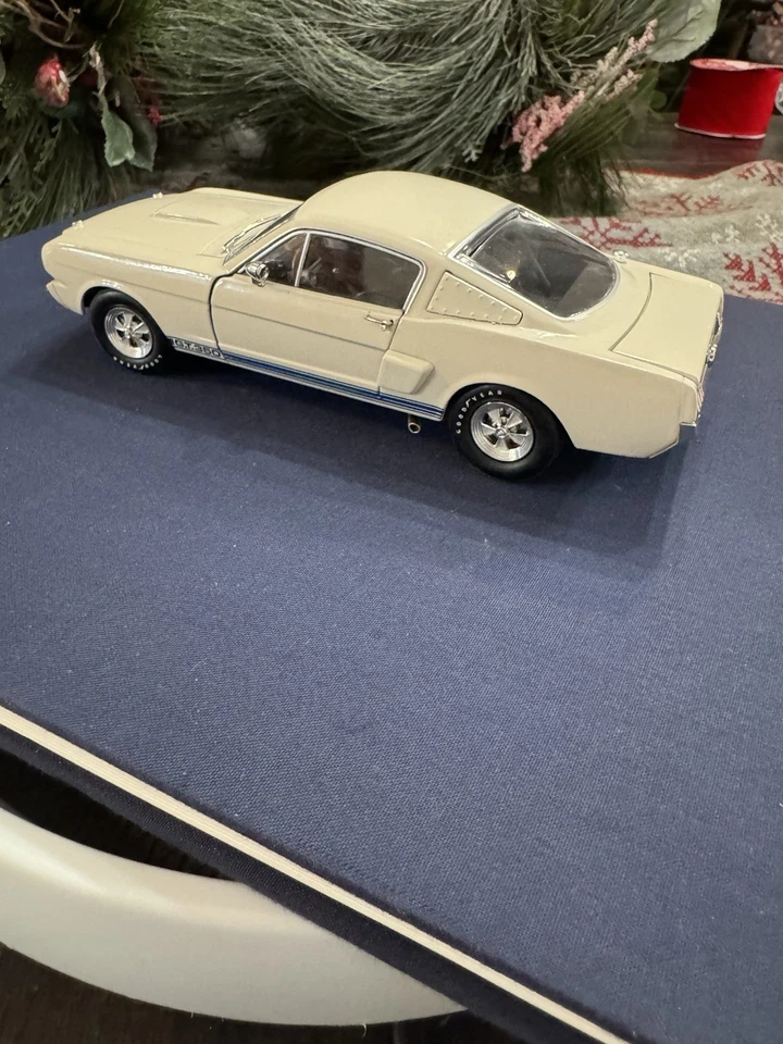 1965 Ford Shelby Mustang GT350R White with Blue Stripes 1/24 Diecast Model Car - Image 2 of 4