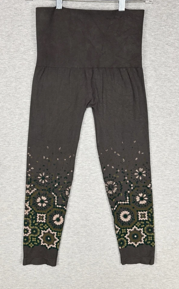 Leggings capri M. Rena Tummy Tuck talla única estampado floral abstracto gris rosa Foto 4 de 4