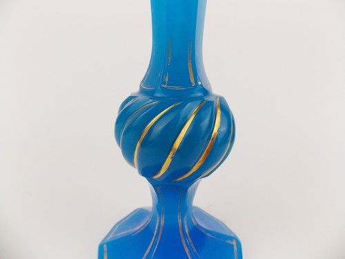 Antico vaso in vetro opalino Biedermeier 1840 con costole dorate Boemia Austria - Foto 3 di 7