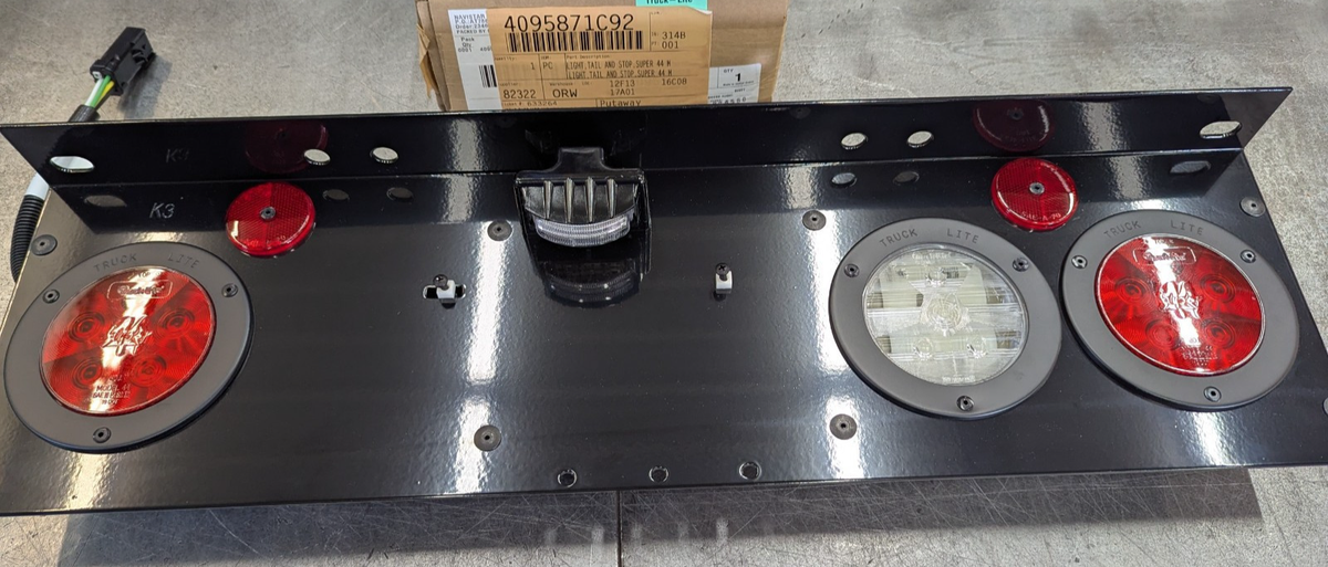 4095871C92 International Tail Light Bar Panel LED TRUCK-LITE