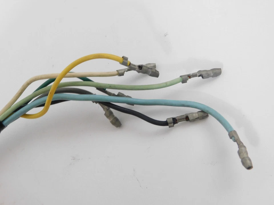 Cubierta de carcasa de interruptor superior izquierdo genuino OEM Suzuki 1970 TS250II 57701-16410 NUEVO DE STOCK Foto 3 de 4