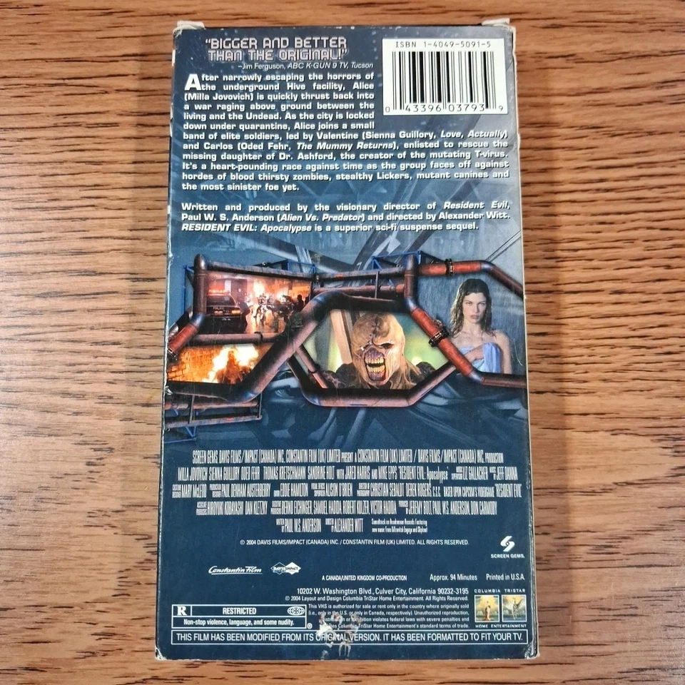 Resident Evil: Apocalypse (VHS, 2004) Rare Late Release Action Horror Video Tape - Image 2 of 4