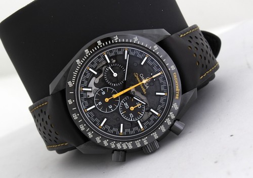 Omega Speedmaster Dark Side of the Moon Apollo 8 (2020) - Chronograph Watch