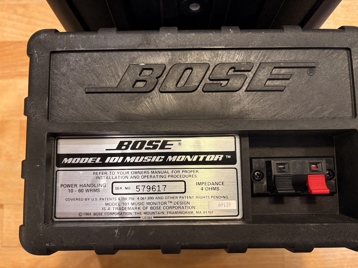 BOSE 101 Music Monitor スピーカー　送料込み NEW in Box ~ Bose 101 Music Monitor Speakers Indoor