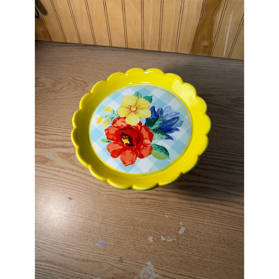 The Pioneer Woman Delaney Pedestal Dish Bright Yellow with Flowers Decor Stand - Imagem 2 de 4