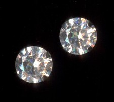 New 10K Solid White Gold 5mm Round Clear Crystal CZ Solitaire Stud Earrings -en