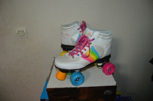Patin a roulette femme retro en