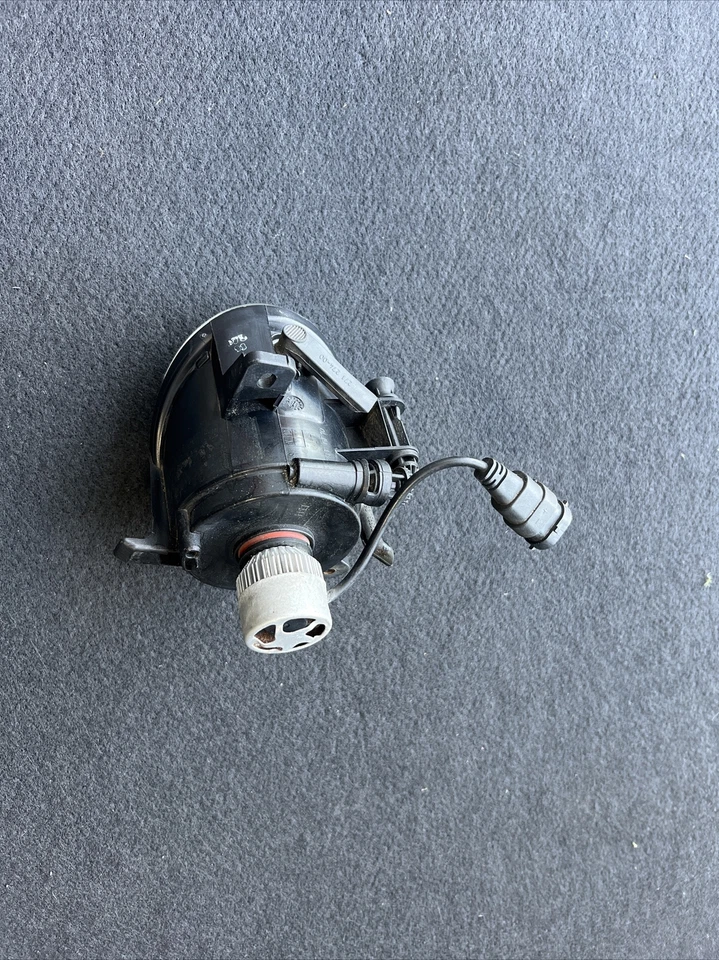 2009-2012 奥迪 S4 A4 Quattro 右前雾灯 原始设备制造商 — 第 4/4 张图片