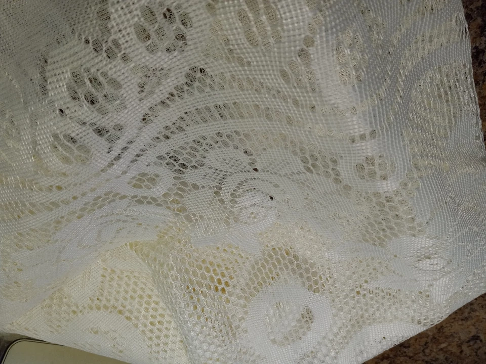 Sultan's Linens Heirloom Lace Tablecloth Vanilla-White 100% Polyester 60" x 104" - Image 3 of 4