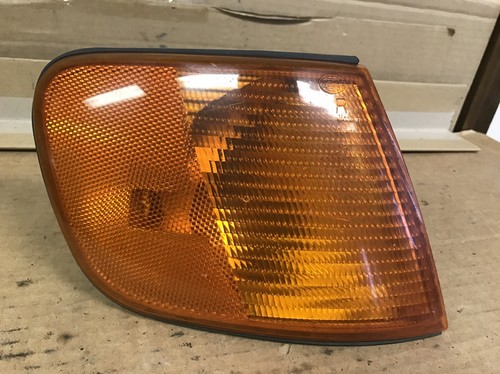 94 AUDI 100 S RIGHT PASSENGER SIDE CRNER TURNSIGNAL LENS