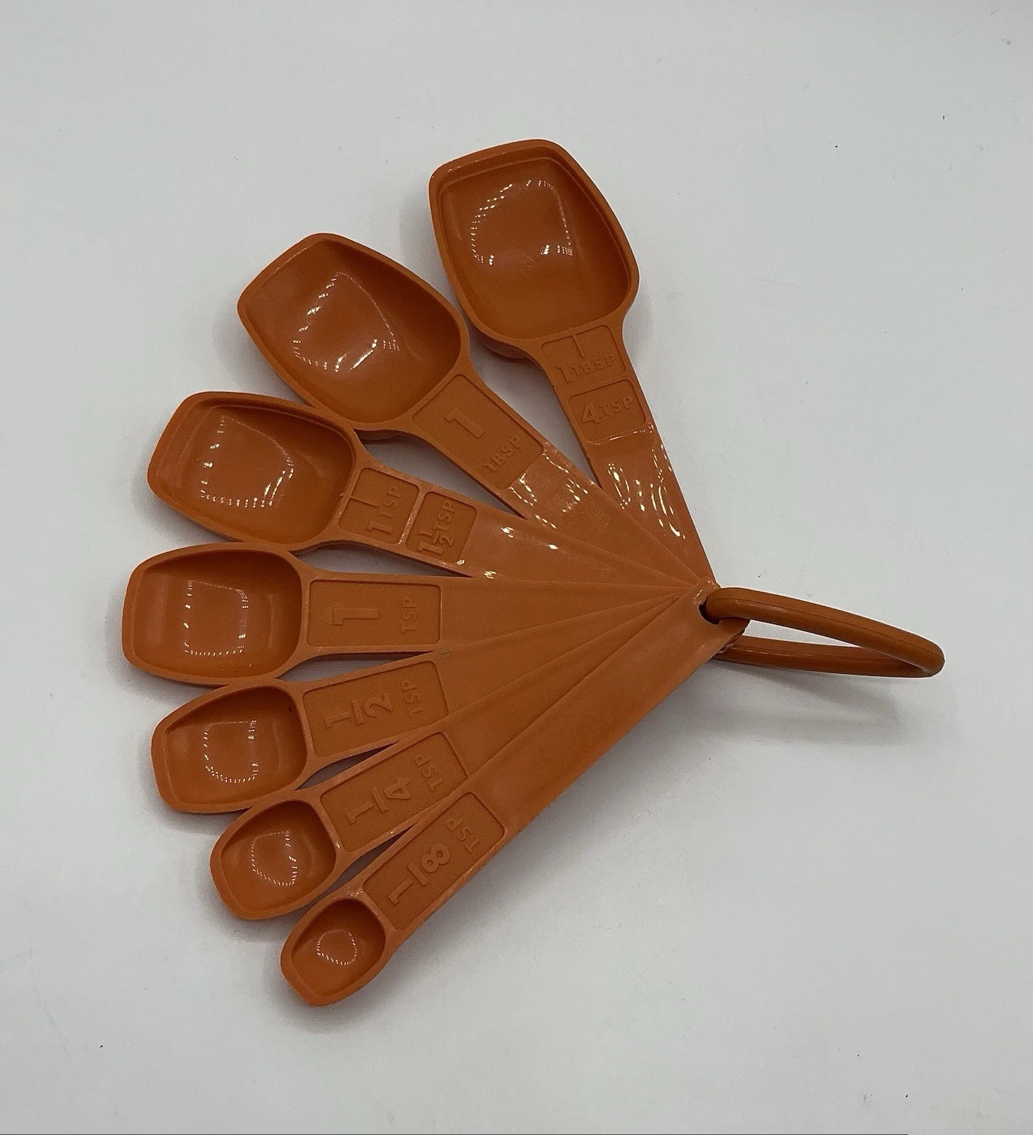 7 Piece Vintage Tupperware Measuring Spoon Set Harvest Orange D-Ring Spoons USA