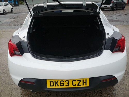 VAUXHALL ASTRA GTC 2.0 CDTi SRi White Manual Diesel 2013 - Picture 7 of 23