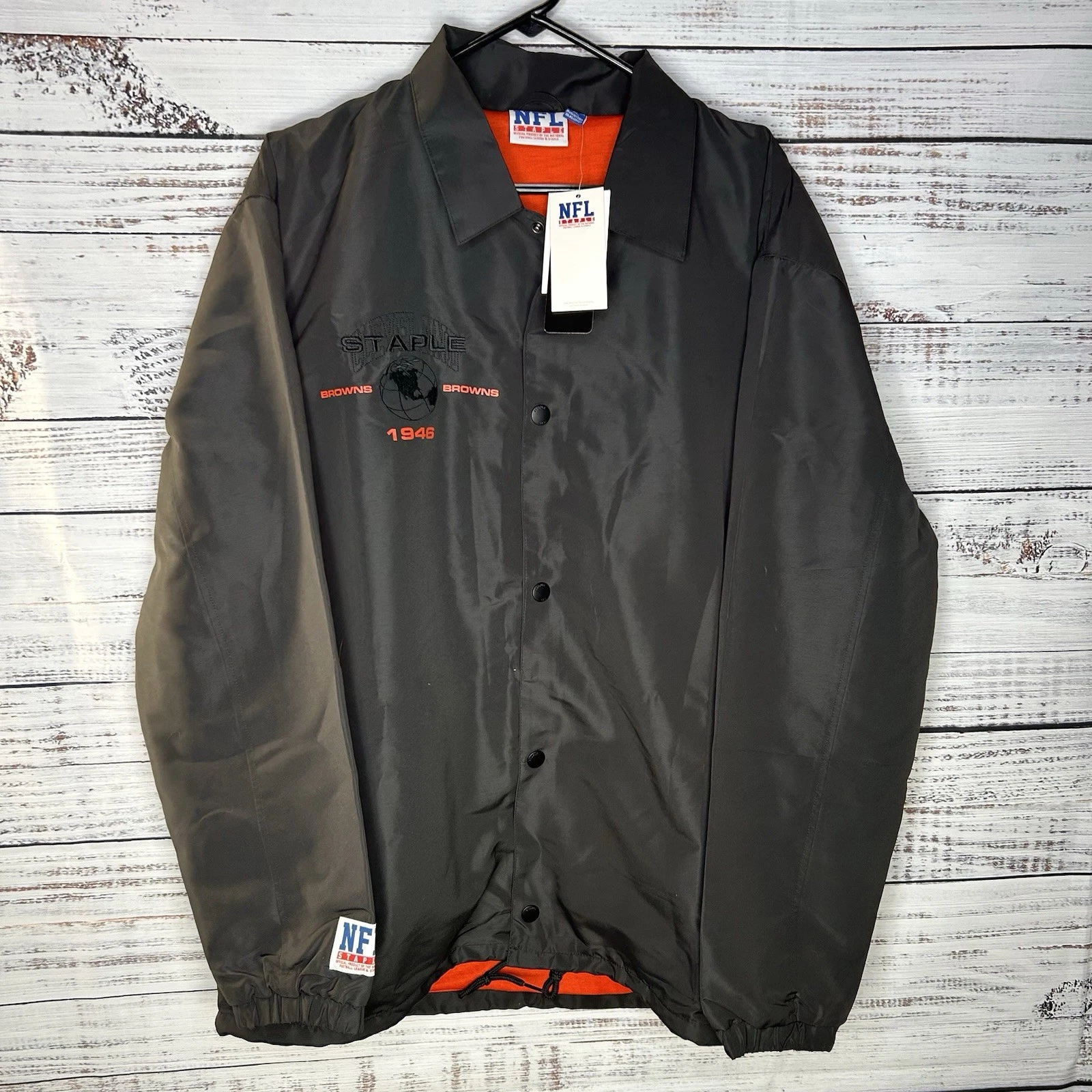 Giacca a vento nuova Staple x NFL Cleveland Browns Dawg Pound Coaches uomo XL