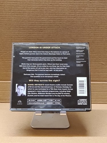 Seige by Simon Kernick Audio 3 CD Book Read By Daniel Weyman. Fat Cased. - Imagen 2 de 2