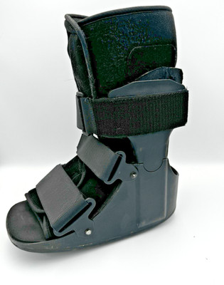 Short Air Cam Walker Fracture Boot, Medium, Adjustable Black Removable Inner