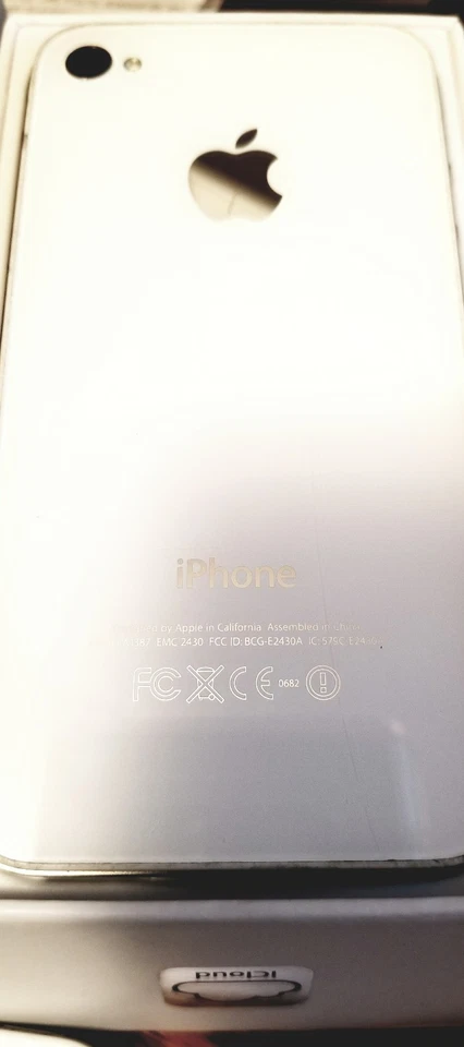 Apple iPhone 4-64 GB - Blanco varios operadores A1332 (GSM) Foto 4 de 4