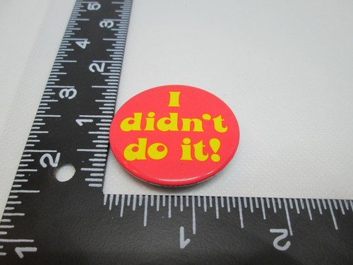 "I Didn't Do It!" Button Pin Yellow Letters Red Background ~1 1/2" - Picture 4 of 4