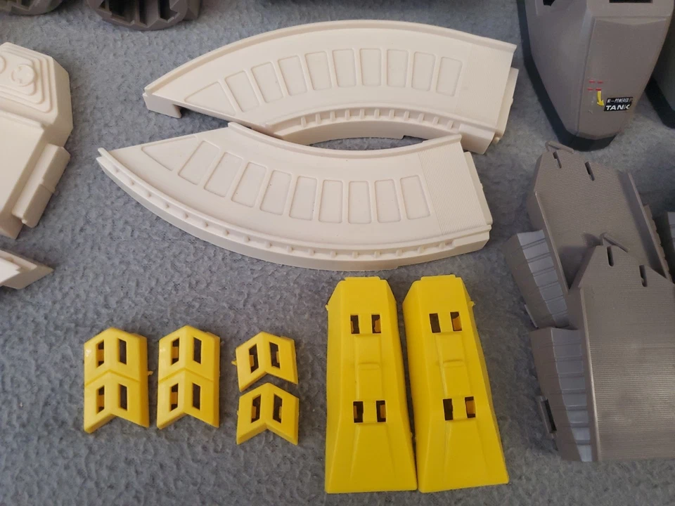 Vintage Transformers G1 Omega Supreme Base 100% Complete Clean But Not Working - Image 3 of 4