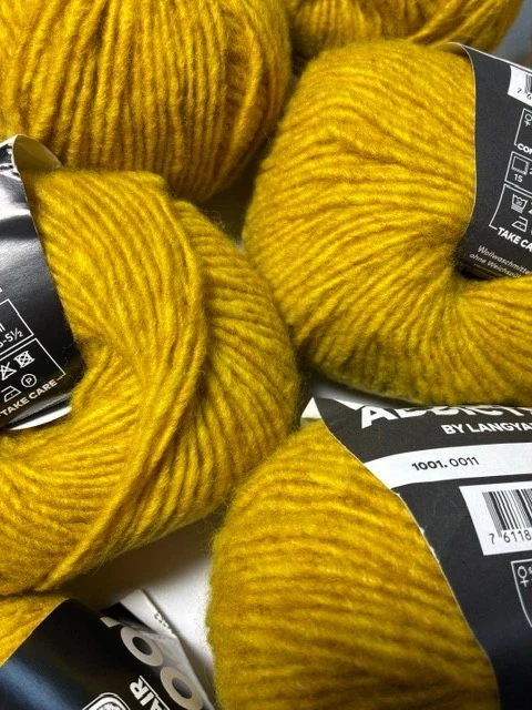 Wool Addicts Air Yarn 10 Balls approx 1,367 yds 84% Merino Extrafine - 16%Nylon image 5
