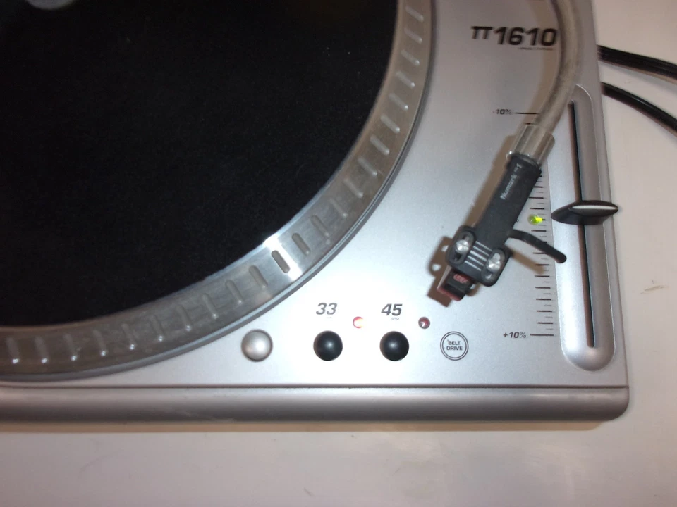 Numark TT1610 Manual Turtable Powers On And Speeds Adjust, Sound Not Tested - Image 2 of 4
