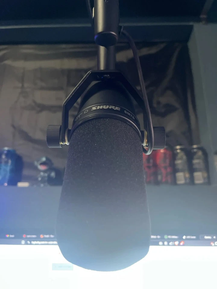 SM7B Cardioid Dynamic Vocal Broadcast Microphone Recording Studio Set Black - Image 3 of 4