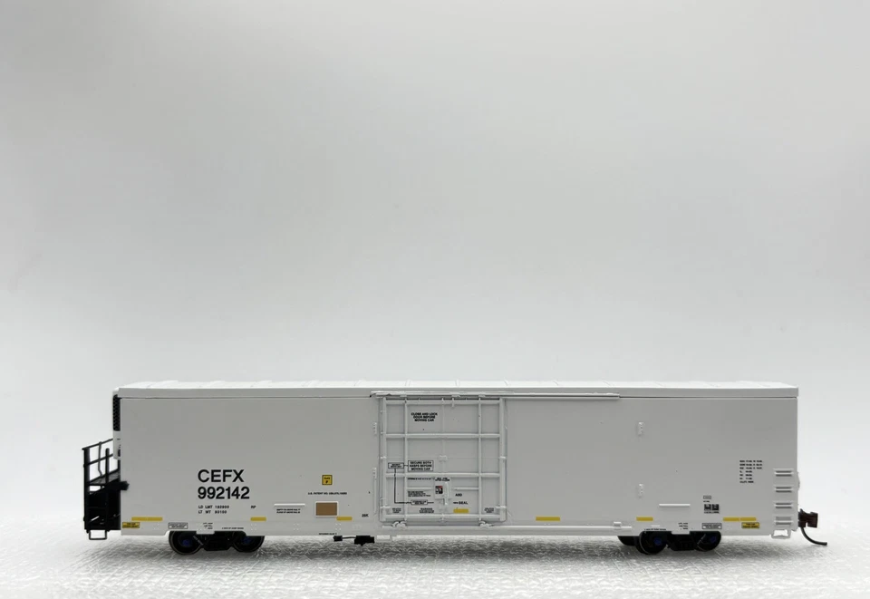 N Scale BLMA Models 15924 CEFX Trinity 64’ Reefer Refrigerator Car CEFX #992142 - Image 4 of 4