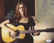 Lisa Loeb Signer Autographed Signed 8x10 Photo ACOA