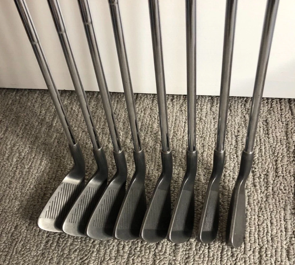 Wilson Tour Model 2000 LO Set 3,4,5,6,7,8,9 & PW Steel Shaft Regular Flex RH - Image 4 of 4