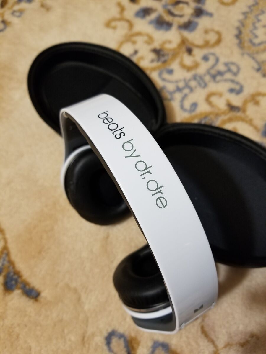 Beats by Dr. Dre Studio Wired Monster Headphones White With Beats by Dr. Dre Studio Wired Monster Headphones White With