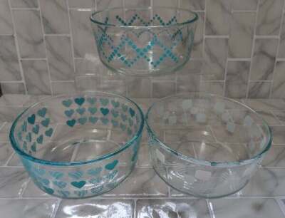 New Pyrex Serving Bowl Set of Three Glass Bowls Clear & Robins Egg Blue Retr