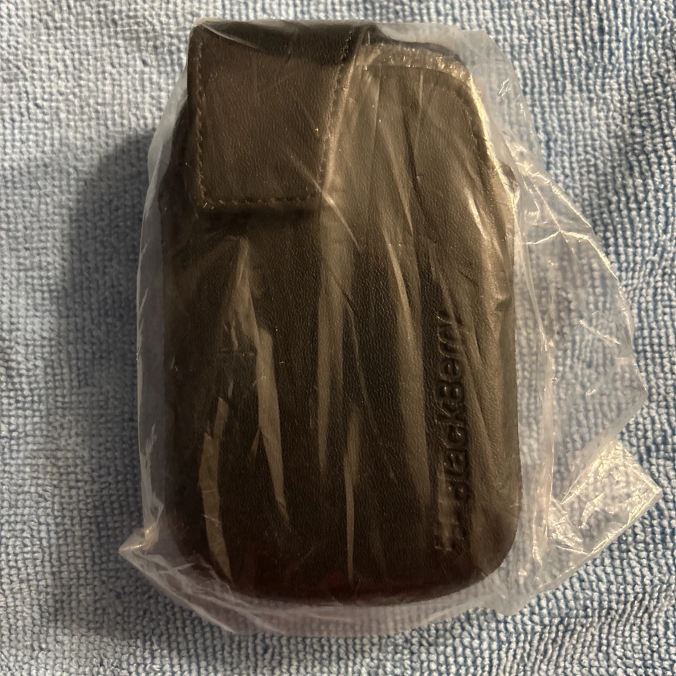 Genuine Blackberry Leather Holster Pouch Case, Magnetic Flap, Swiv Belt Clip NEW - Image 4 of 4