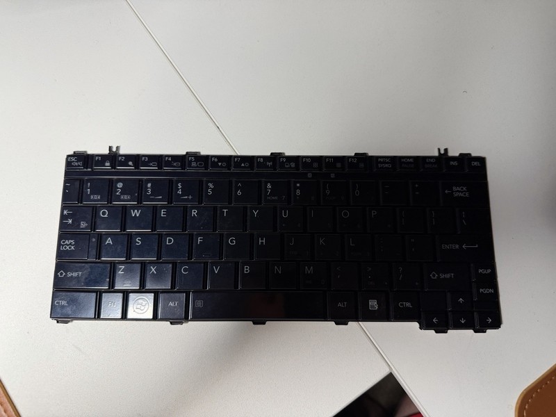 Toshiba Satellite E205 NSK-TDB01 Keyboard - UB88288838 