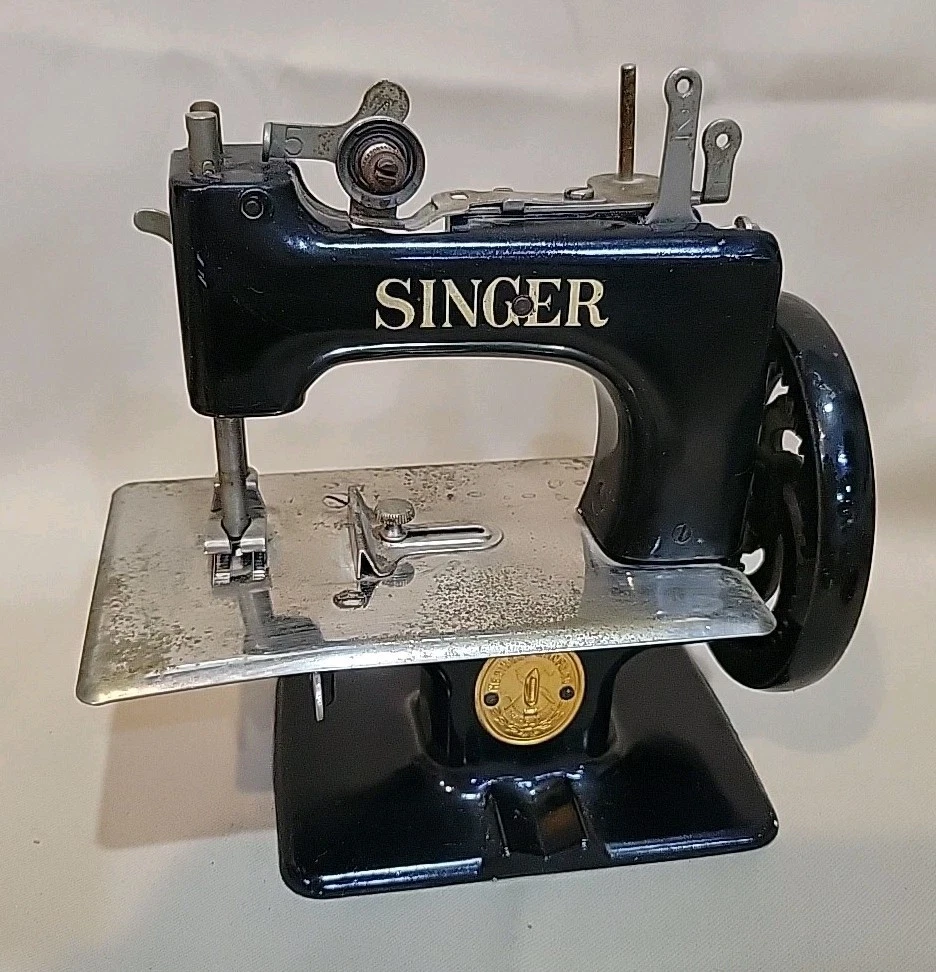 PETITE MACHINE A Coudre Manuelle Singer En Fer EUR 90,00 - FR