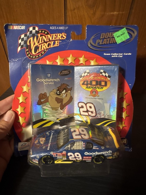 Winner's Circle 1:43 Kevin Harvick #29 2002 Goodwrench Monte Carlo w/ Card