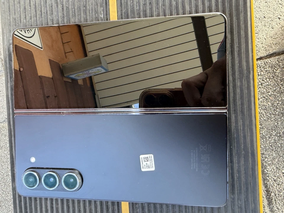 Samsung Galaxy Z Fold2 5G · 256GB, Foto 3 von 3